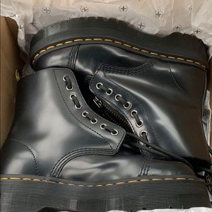 Dr Martens Sinclair smooth boot never worn!
